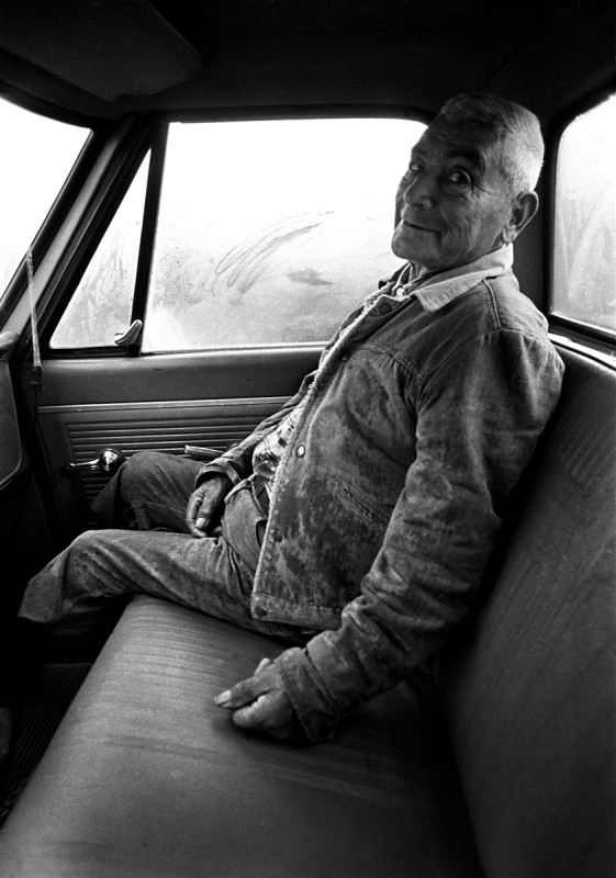 Jacobo Romero telling stories, vuelta Sáles, El Valle, New Mexico, 1979