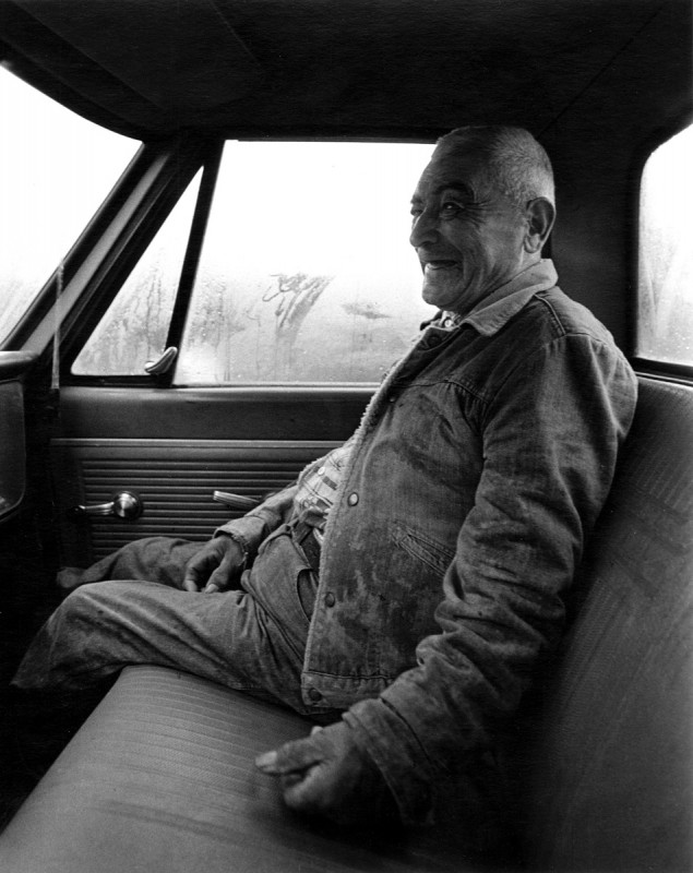 Jacobo Romero telling stories, vuelta Sáles, El Valle, New Mexico, 1979